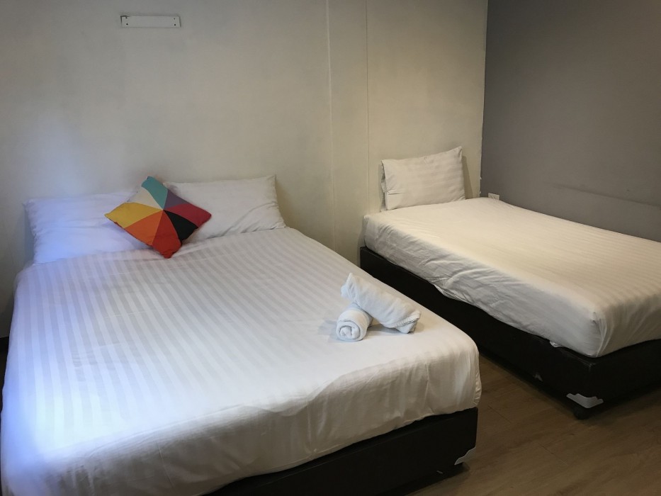 The 44 - Hostel 2/33