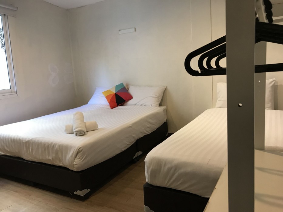 The 44 - Hostel 5/33