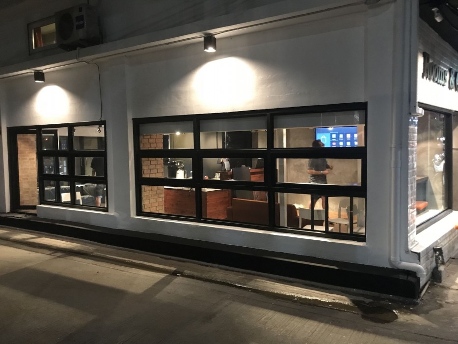 The 44 - Hostel 16/33