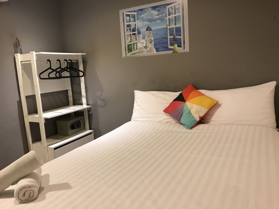 The 44 - Hostel 27/33