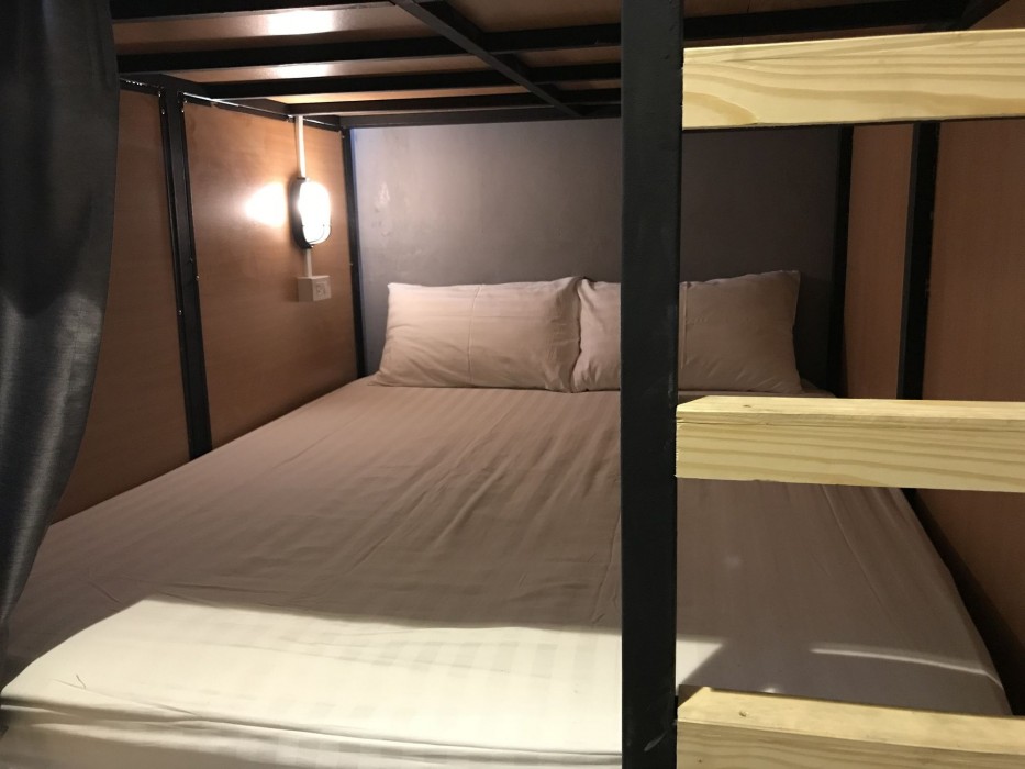 The 44 - Hostel 8/33