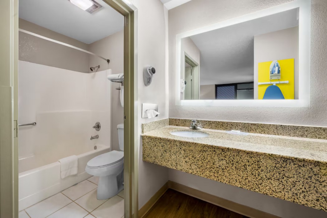 Days Inn By Wyndham Raleigh Midtown 38/60