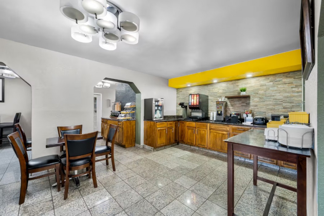 Days Inn By Wyndham Raleigh Midtown 44/60