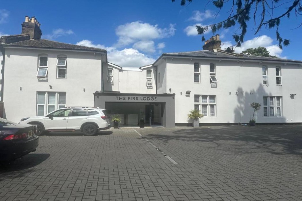 OYO The Firs Lodge in HOUNSLOW