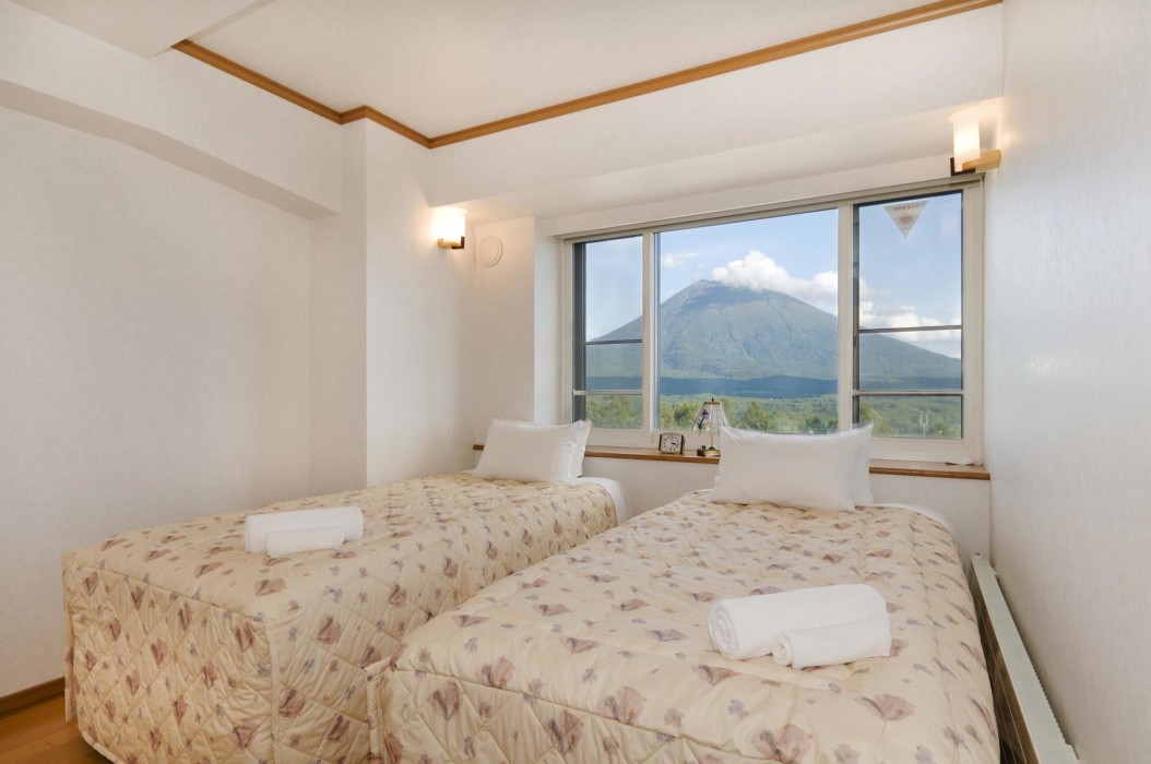 Mountainside Palace 14/43