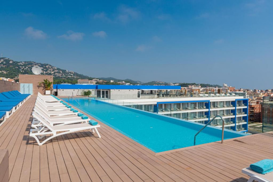 L Azure Hotel 30/64