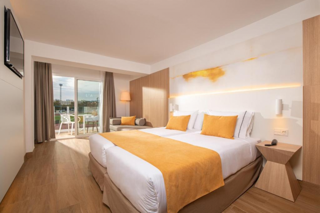L Azure Hotel 12/64