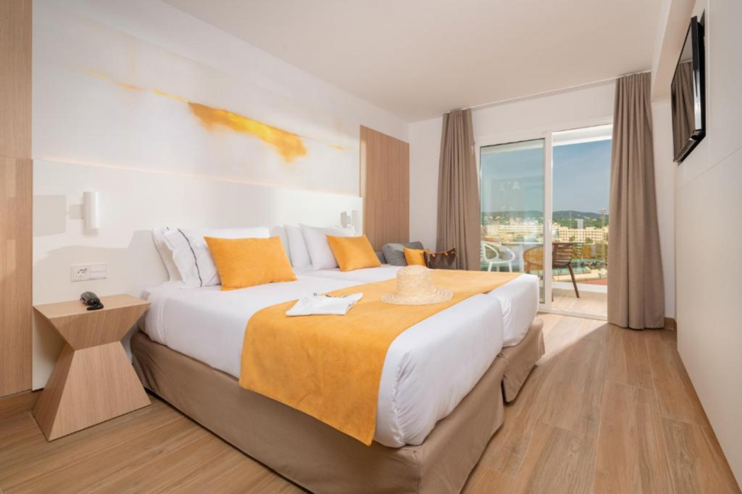L Azure Hotel 11/64