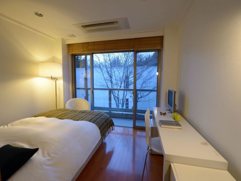 Auberge Mukunone 40/45