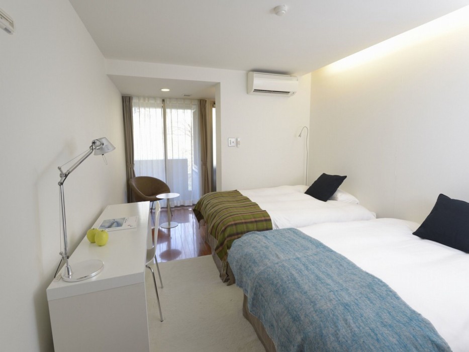 Auberge Mukunone 12/45