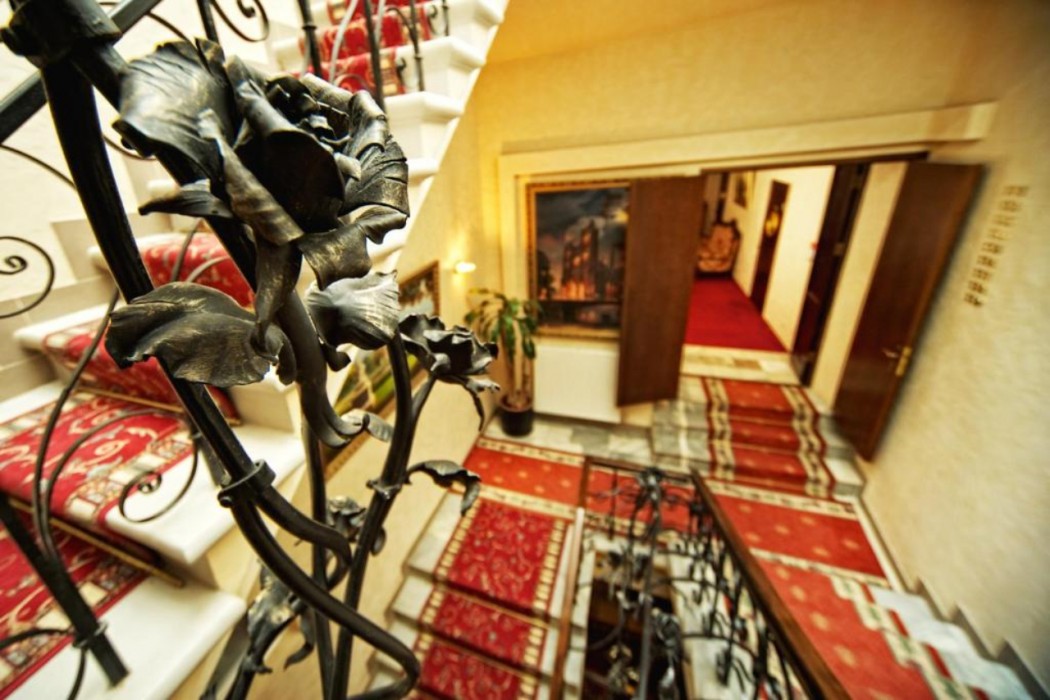 Monte Kristo Hotel 53/95