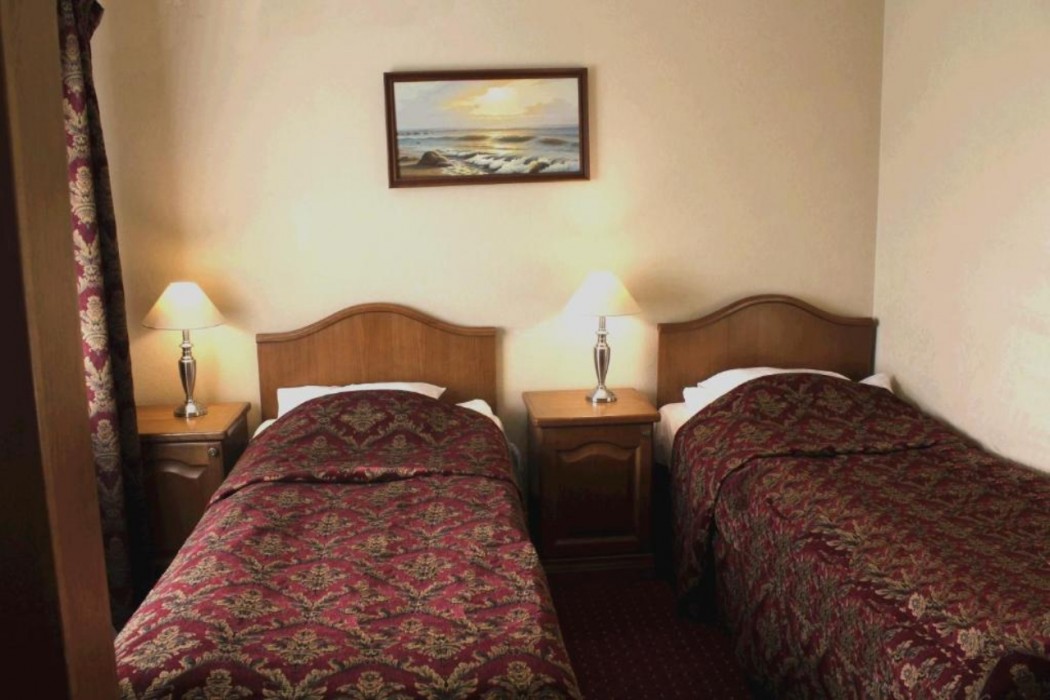 Monte Kristo Hotel 18/95