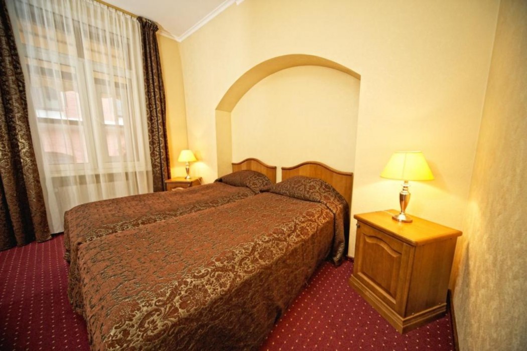 Monte Kristo Hotel 12/95
