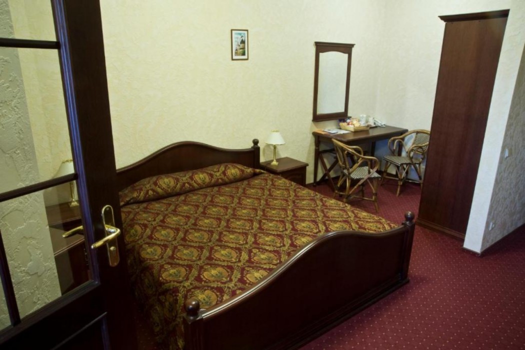 Monte Kristo Hotel 34/95