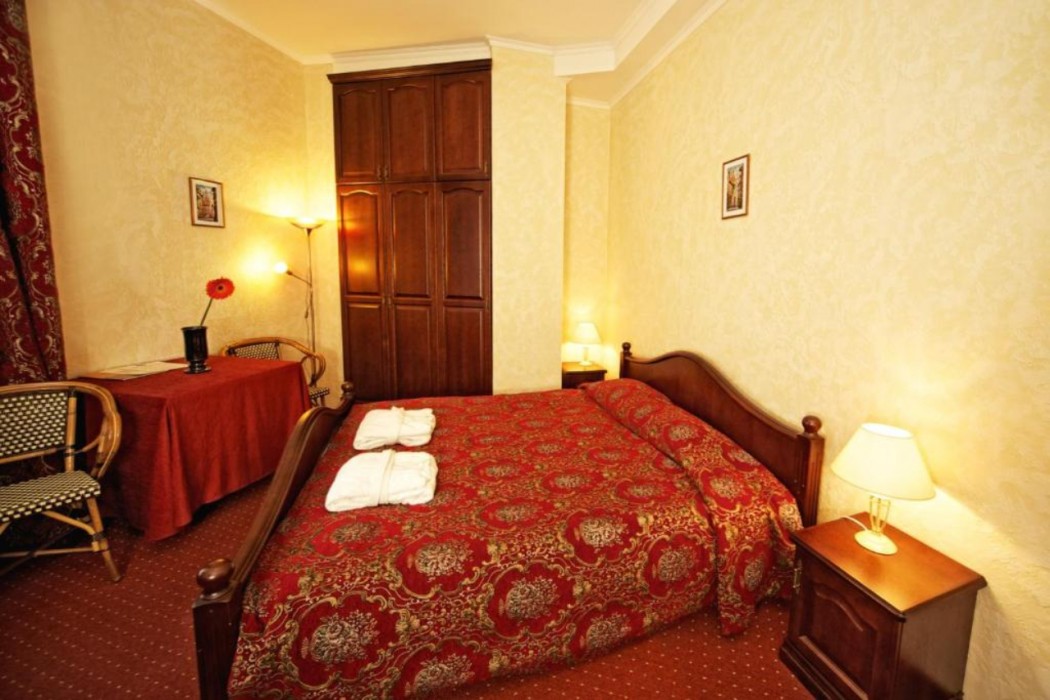 Monte Kristo Hotel 14/95