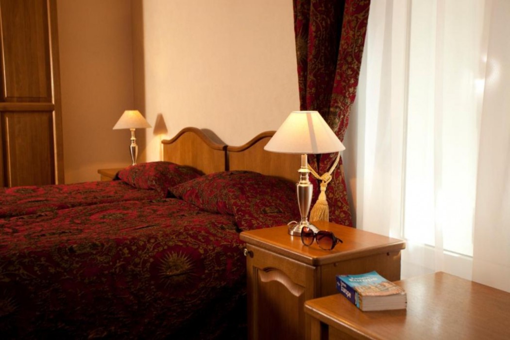 Monte Kristo Hotel 27/95
