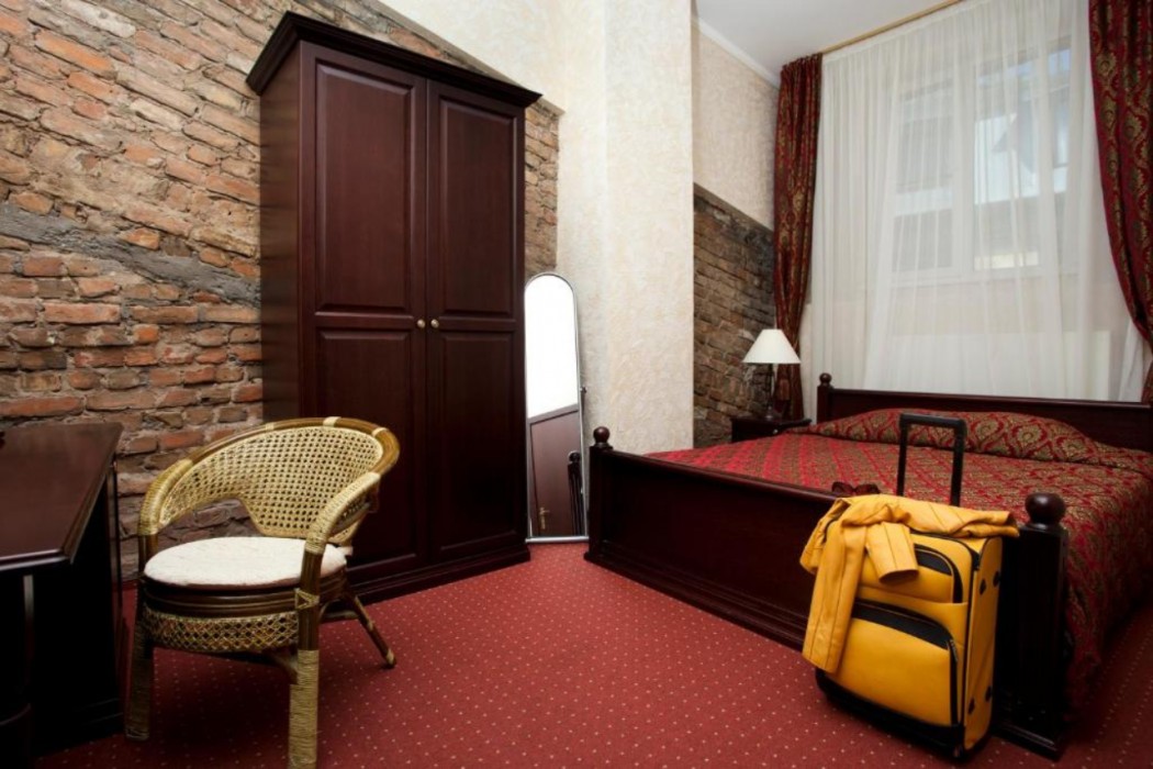 Monte Kristo Hotel 31/95