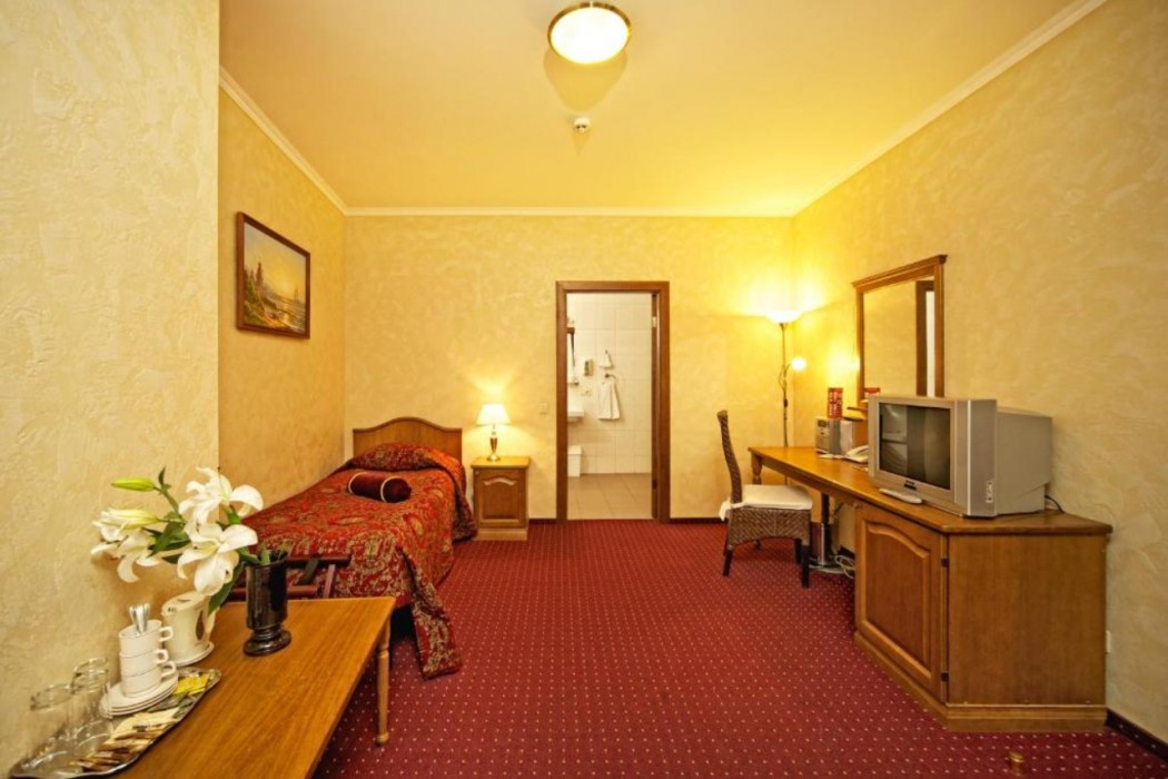 Monte Kristo Hotel 23/95