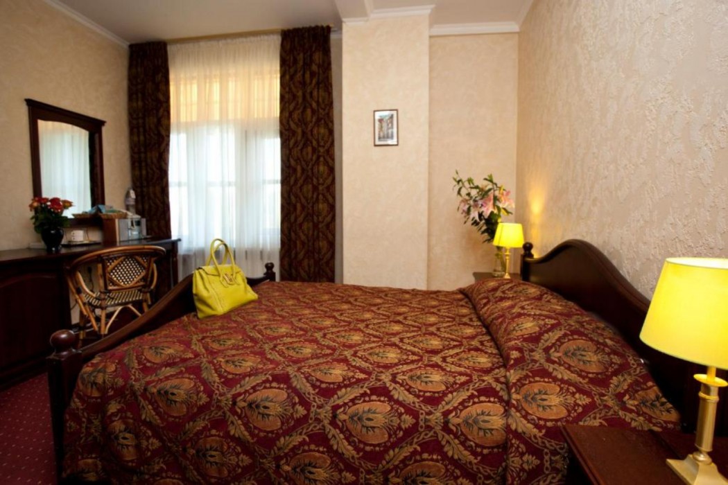 Monte Kristo Hotel 30/95