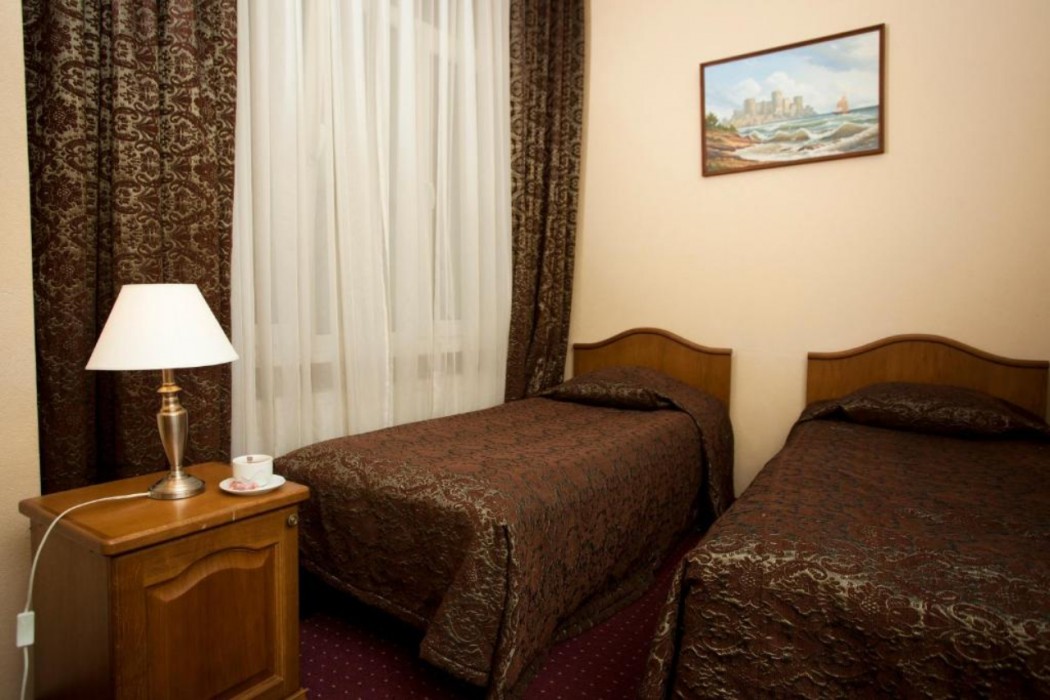 Monte Kristo Hotel 33/95
