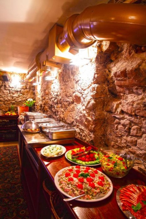 Monte Kristo Hotel 47/95
