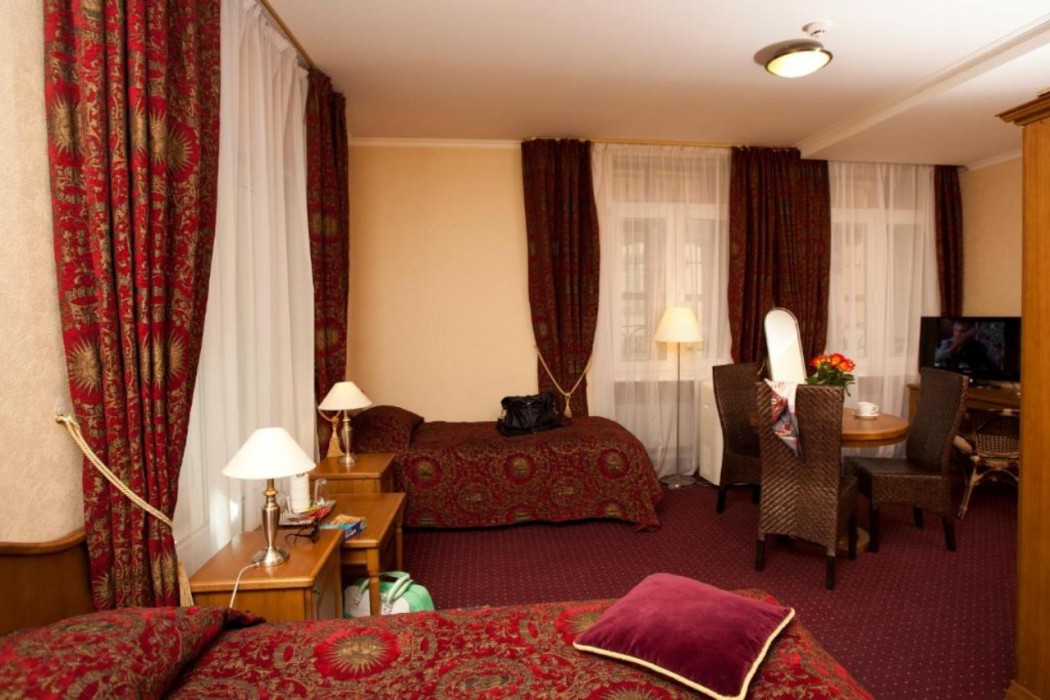 Monte Kristo Hotel 29/95