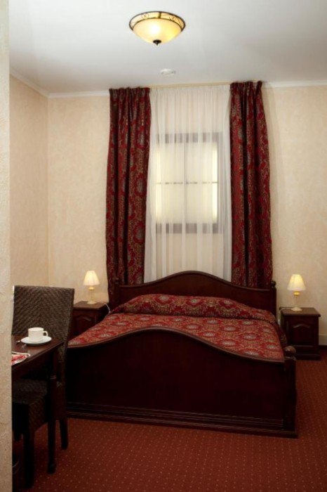 Monte Kristo Hotel 40/95