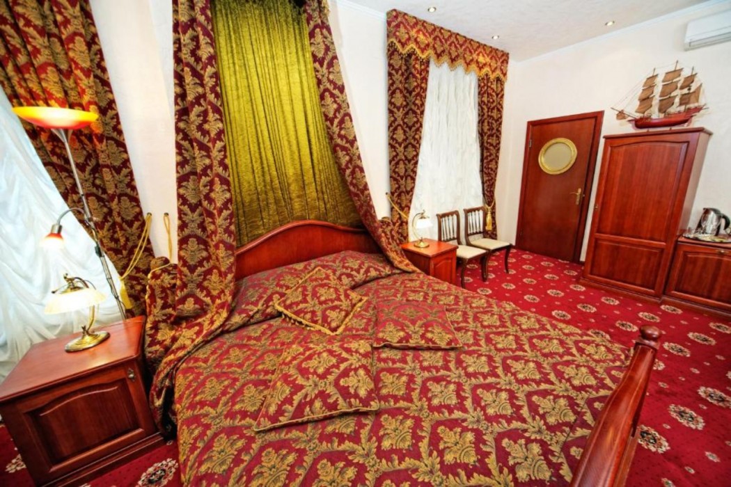 Monte Kristo Hotel 13/95