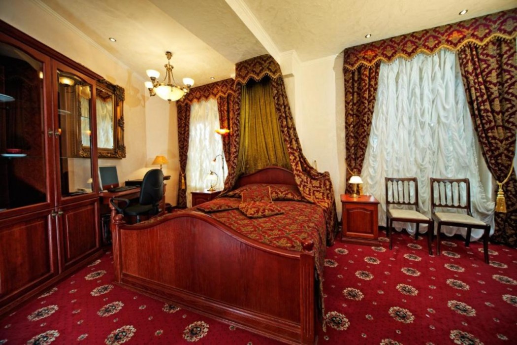 Monte Kristo Hotel 15/95