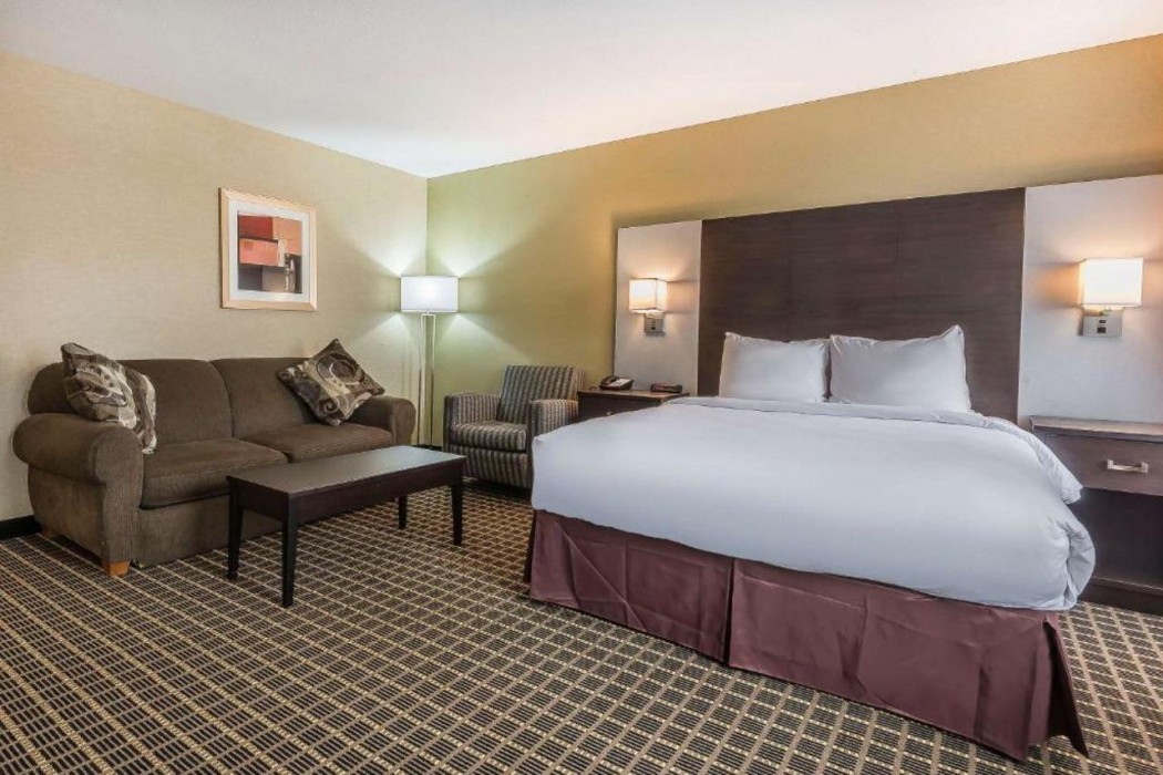 Quality Inn & Suites Downtown Windsor 10/20