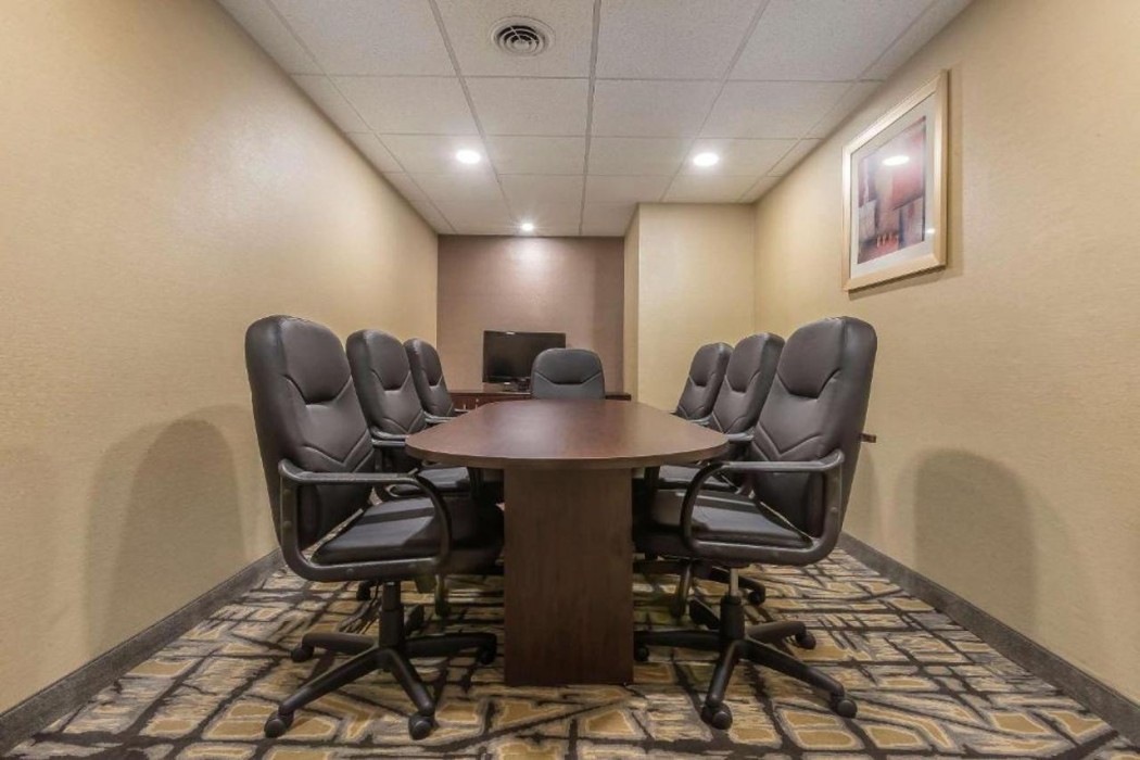 Quality Inn & Suites Downtown Windsor 12/20