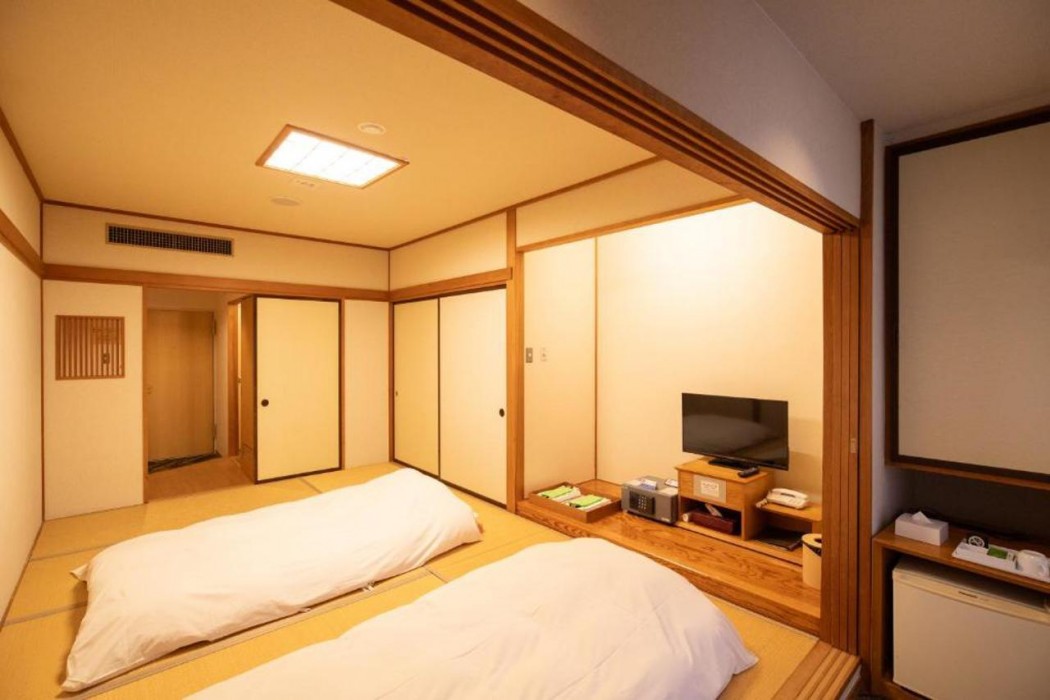 Motosu Phoenix Hotel 11/76