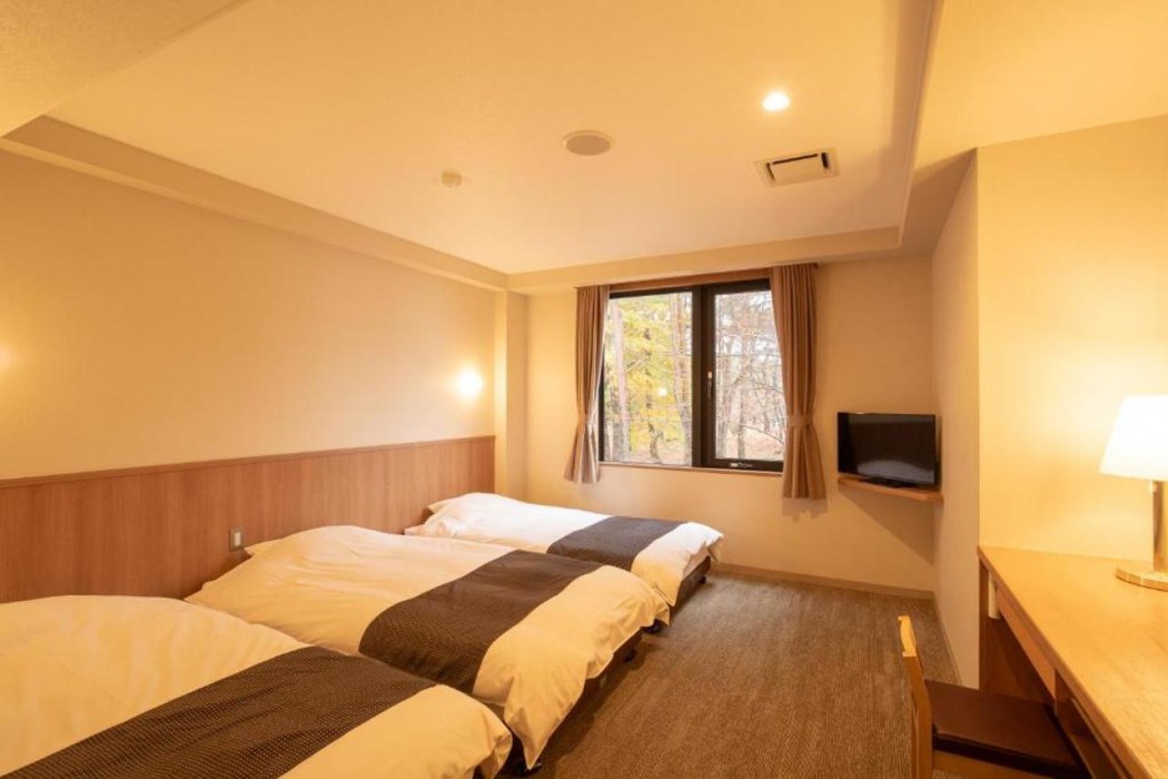 Motosu Phoenix Hotel 12/76