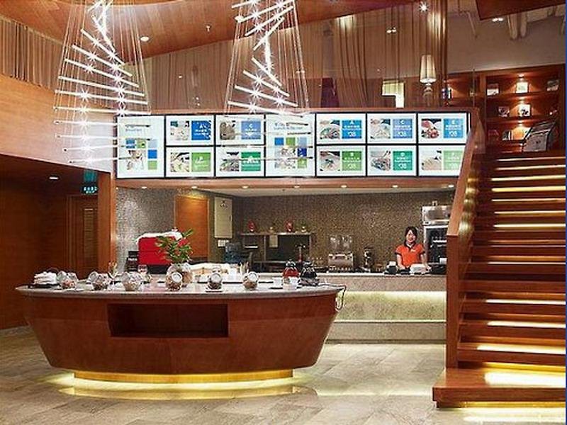 Holiday Inn Express Zhongguancun 8/50