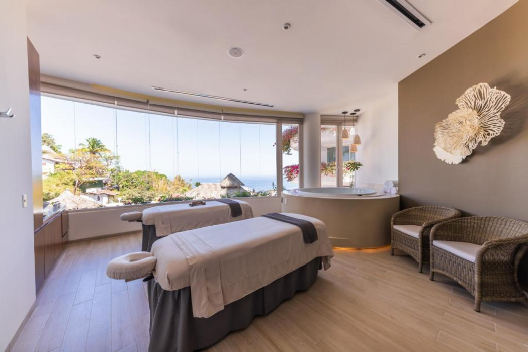 Grand Miramar All Luxury Suites and Residences 25/34