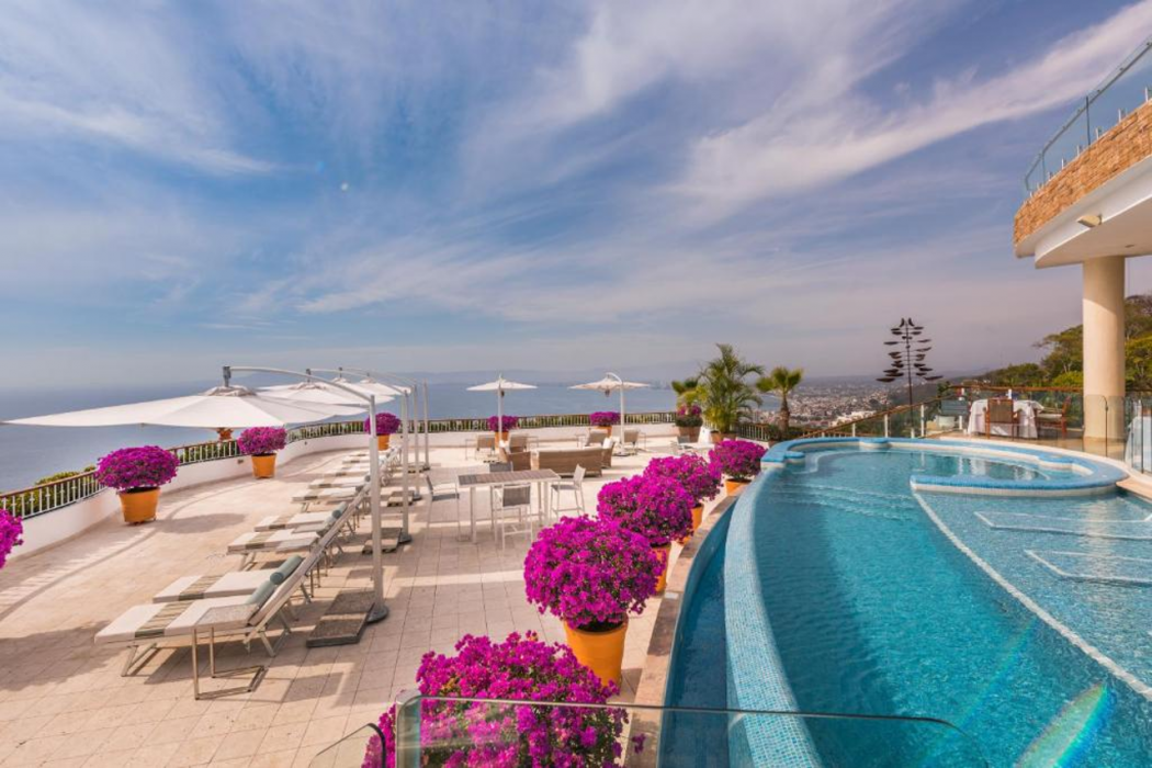 Grand Miramar All Luxury Suites and Residences 32/34