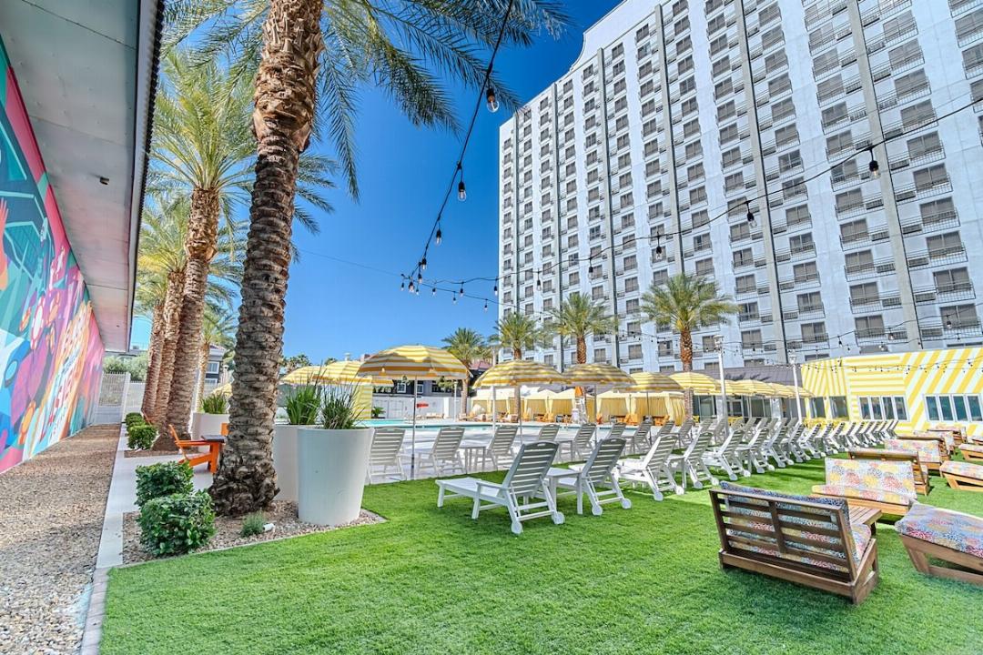OYO Hotel and Casino Las Vegas 9/59