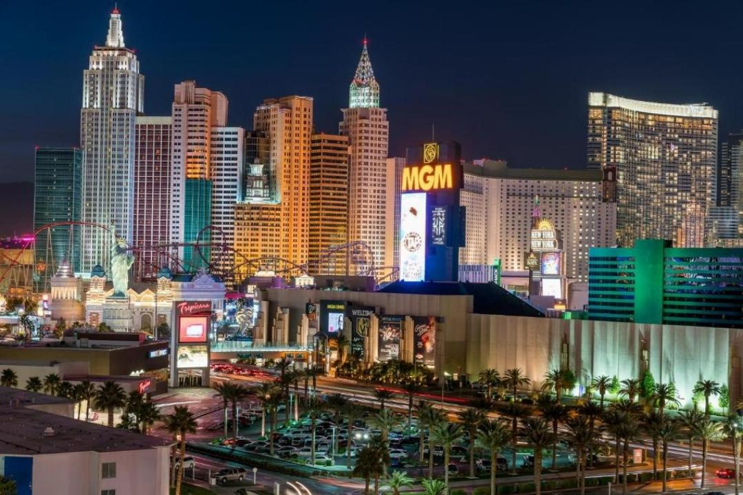 OYO Hotel and Casino Las Vegas 8/59