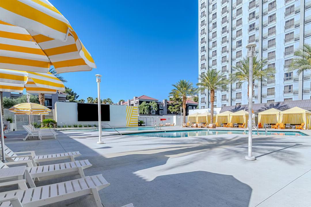 OYO Hotel and Casino Las Vegas 10/59