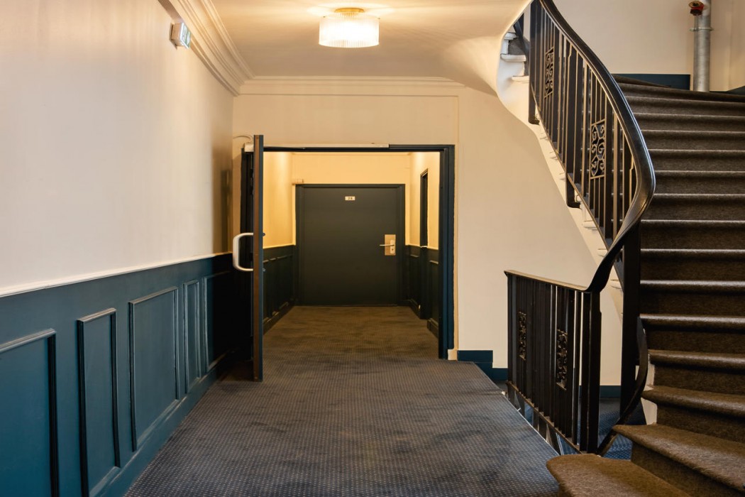 Hotel de la Comete 64/100
