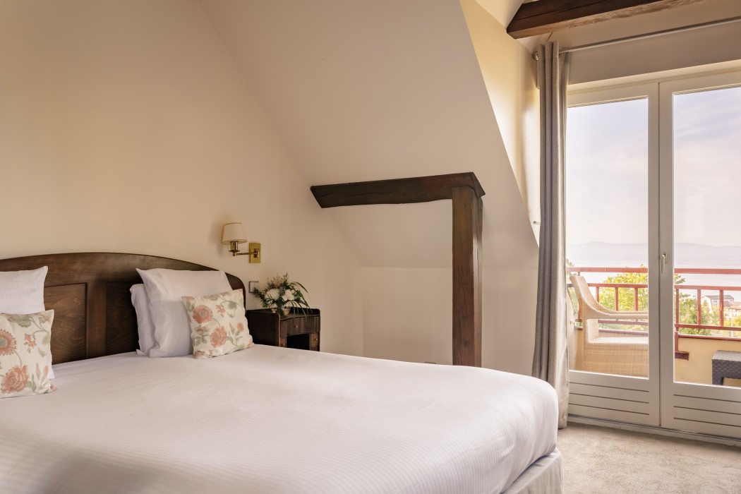 Suite, Lake View 2/5