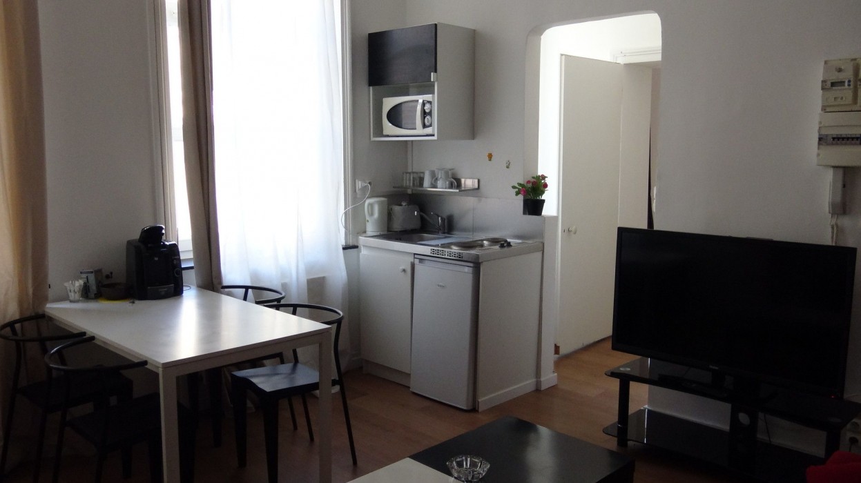 Nationale Apparthotel 12/71