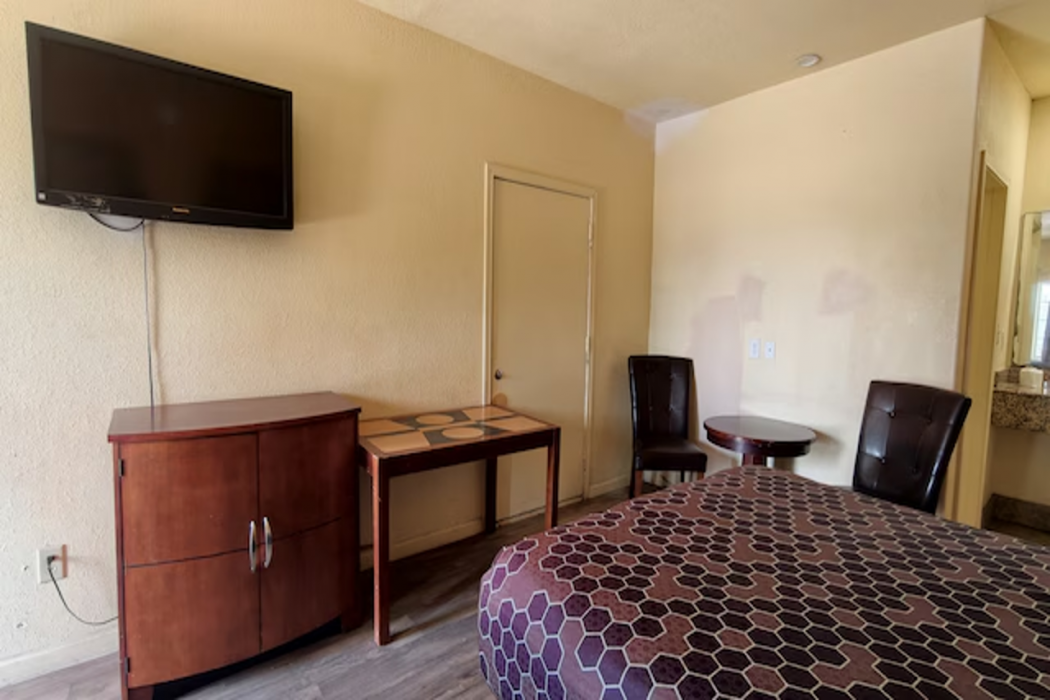 Executive Inn & Suites San Marcos, TX 21/38