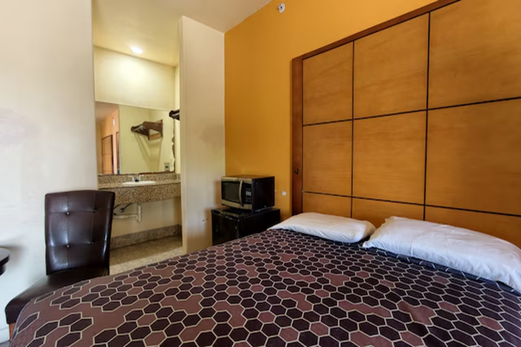 Executive Inn & Suites San Marcos, TX 13/38
