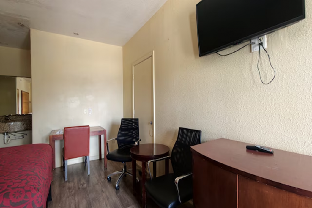 Executive Inn & Suites San Marcos, TX 19/38