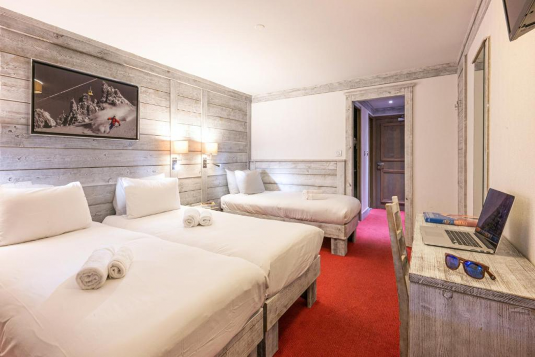 Aiguille Percee Hotel Restaurant 23/74