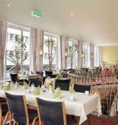 Hessenland Hotel by Stay Awesome 7/11