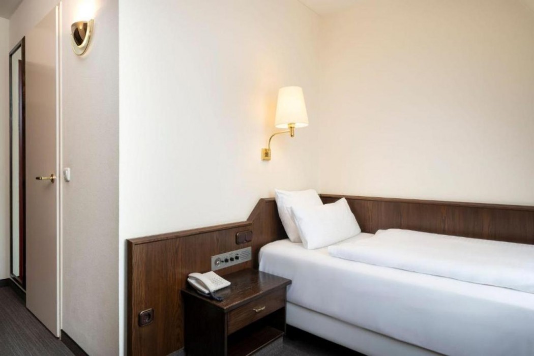 elaya hotel noerdlingen, Trademark by Wyndham 8/63