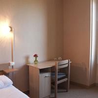 Hotel Des Pyrenees 26/37
