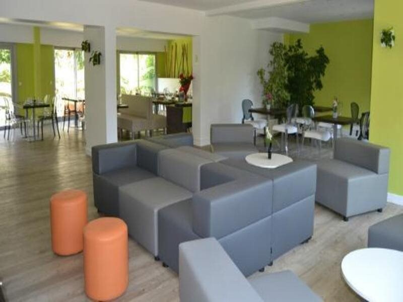 MOB Hotel Cannes 13/37